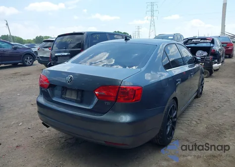 2013 Volkswagen Jetta 2.0L Tdi from USA, damaged, VIN 3VWLL7AJ3DM245055